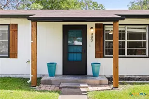 907 Apple St, Fredericksburg, TX 78624 - Photo 1