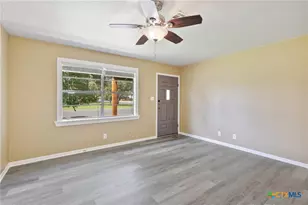 907 Apple St, Fredericksburg, TX 78624 - Photo 4