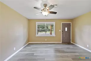 907 Apple St, Fredericksburg, TX 78624 - Photo 6