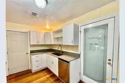 2001 E Forrest Street, Victoria, TX 77901 - Photo 6