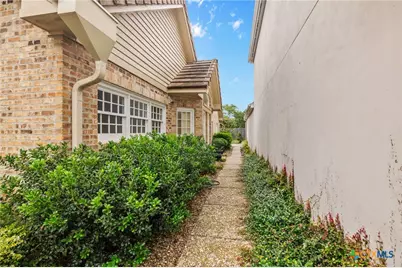 6009 Country Club Dr, Victoria, TX 77904 - Photo 38