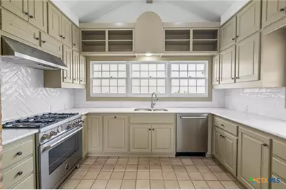 6009 Country Club Dr, Victoria, TX 77904 - Photo 10