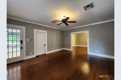 709 W Coll Street, New Braunfels, TX 78130 - Photo 18