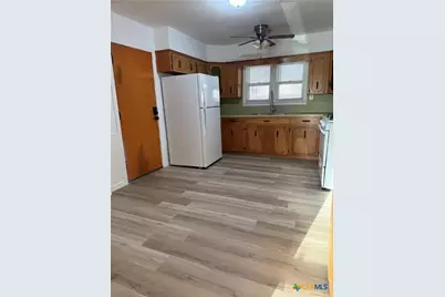 1321 N Avenue I Avenue, Shiner, TX 77984 - Photo 10