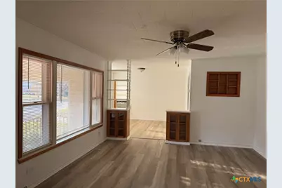 1321 N Avenue I Avenue, Shiner, TX 77984 - Photo 4