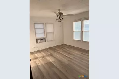 1321 N Avenue I Avenue, Shiner, TX 77984 - Photo 8