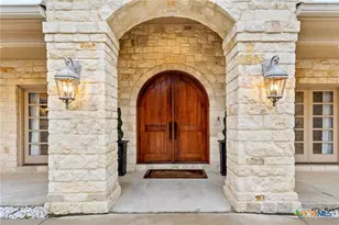 372 Shady Hollow, New Braunfels, TX 78132 - Photo 6