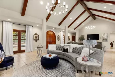 372 Shady Hollow, New Braunfels, TX 78132 - Photo 6