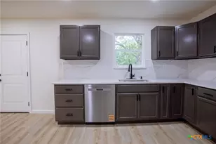 3701 Redwood Dr, Victoria, TX 77901 - Photo 12