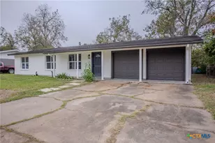 3701 Redwood Dr, Victoria, TX 77901 - Photo 2