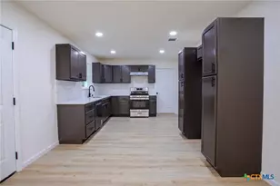 3701 Redwood Dr, Victoria, TX 77901 - Photo 10