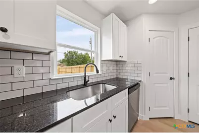 1204 S Martin Luther King Jr Lane #B, Temple, TX 76501 - Photo 8