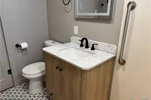 530 E Weinert St, Seguin, TX 78155 - Photo 22