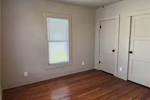 530 E Weinert St, Seguin, TX 78155 - Photo 18