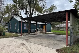 530 E Weinert St, Seguin, TX 78155 - Photo 6