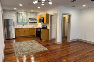 530 E Weinert St, Seguin, TX 78155 - Photo 1