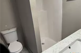 530 E Weinert St, Seguin, TX 78155 - Photo 16