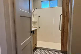 530 E Weinert St, Seguin, TX 78155 - Photo 20