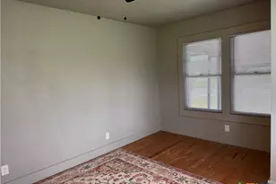 530 E Weinert St, Seguin, TX 78155 - Photo 14