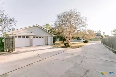 102 Tracy Lane, Victoria, TX 77904 - Photo 2