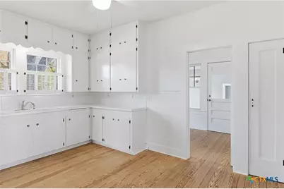 502 Elm Street, Seguin, TX 78155 - Photo 18