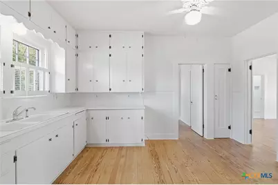 502 Elm Street, Seguin, TX 78155 - Photo 16