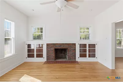 502 Elm Street, Seguin, TX 78155 - Photo 10