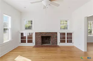 502 Elm St, Seguin, TX 78155 - Photo 10