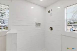 502 Elm St, Seguin, TX 78155 - Photo 24