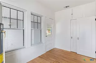 502 Elm St, Seguin, TX 78155 - Photo 32