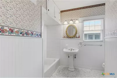 502 Elm Street, Seguin, TX 78155 - Photo 30