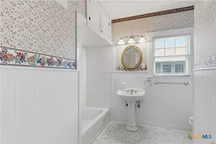 502 Elm St, Seguin, TX 78155 - Photo 30