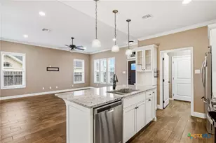 210 Amberglow Ct, Victoria, TX 77904 - Photo 16