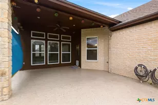 210 Amberglow Ct, Victoria, TX 77904 - Photo 6