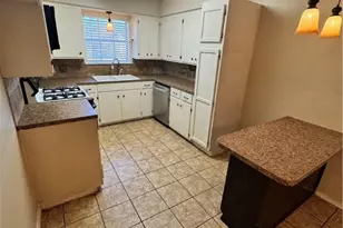 4602 Dahlia Ln, Victoria, TX 77904 - Photo 6