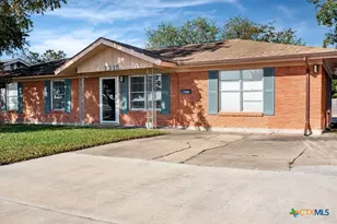 1315 Jackson St, Port Lavaca, TX 77979 - Photo 2