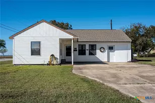 101 Lubbock St, Point Comfort, TX 77978 - Photo 2