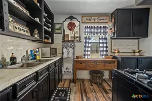 101 Lubbock St, Point Comfort, TX 77978 - Photo 20