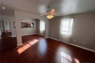 613 S L B J Dr, San Marcos, TX 78666 - Photo 2