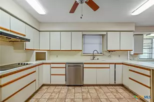 1106 Brookhollow Dr, Port Lavaca, TX 77979 - Photo 8