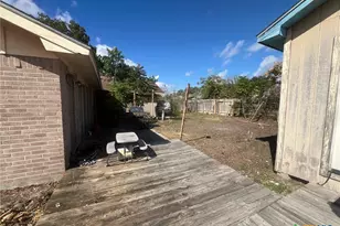 114 Chevy Chase St, Port Lavaca, TX 77979 - Photo 10