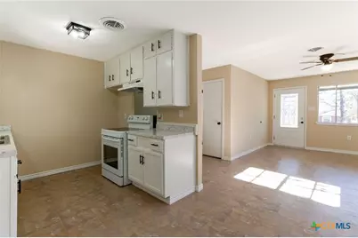 1502 S Main Street, Lampasas, TX 76550 - Photo 8