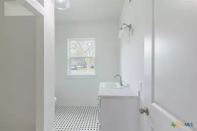 610 N Fair Street, Gonzales, TX 78629 - Photo 12