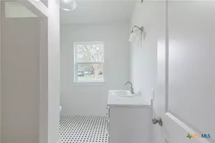 610 N Fair St, Gonzales, TX 78629 - Photo 12