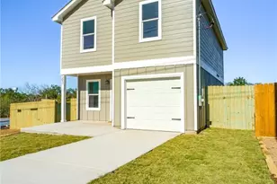 303 Cedarhill Dr, Marble Falls, TX 78654 - Photo 2