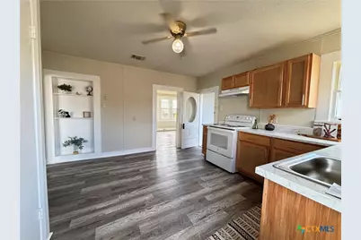 1316 N Olive Street, Seguin, TX 78155 - Photo 6