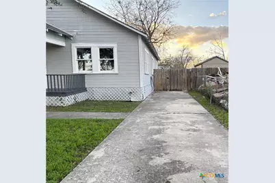 1316 N Olive Street, Seguin, TX 78155 - Photo 38