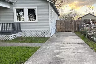 1316 N Olive St, Seguin, TX 78155 - Photo 38