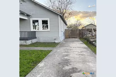 1316 N Olive Street, Seguin, TX 78155 - Photo 32