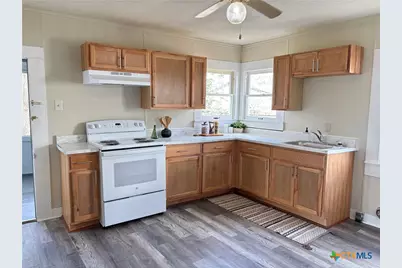 1316 N Olive Street, Seguin, TX 78155 - Photo 8